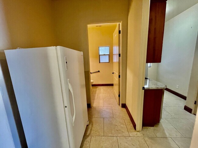 Building Photo - Beautiful Pet-Friendly Home on Green Springs Golf Course