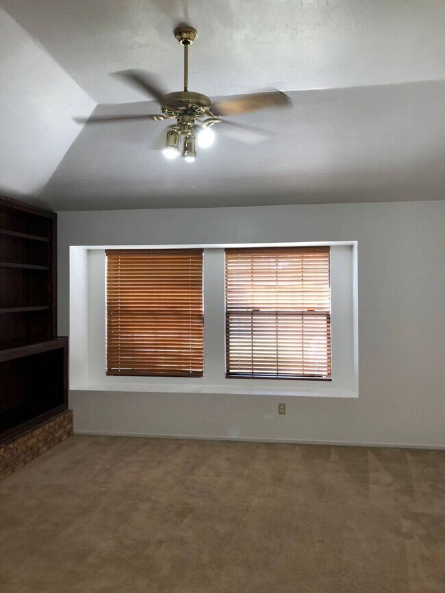 Building Photo - 9313 Laurel Oak Way