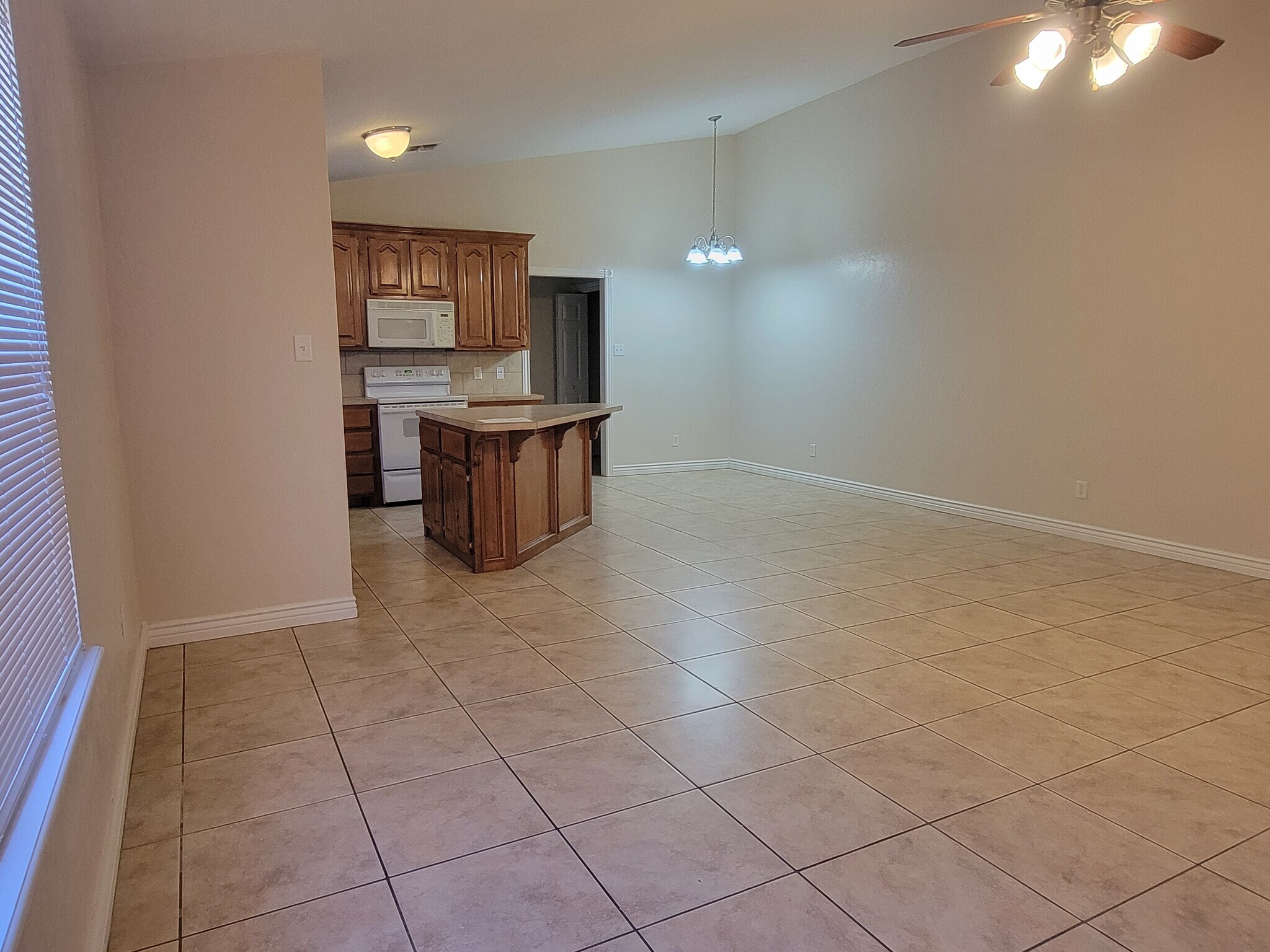 Kitchen & Dining Area - 1308 SW B Ave