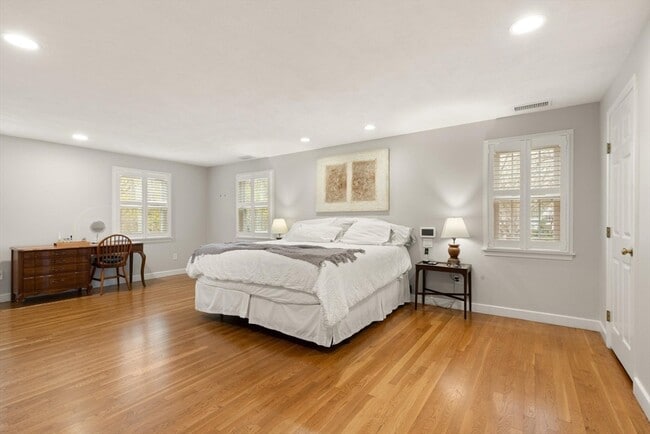 Building Photo - 25 Saddle Club Rd