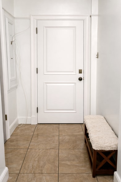 Foyer - 3718 Park Ave