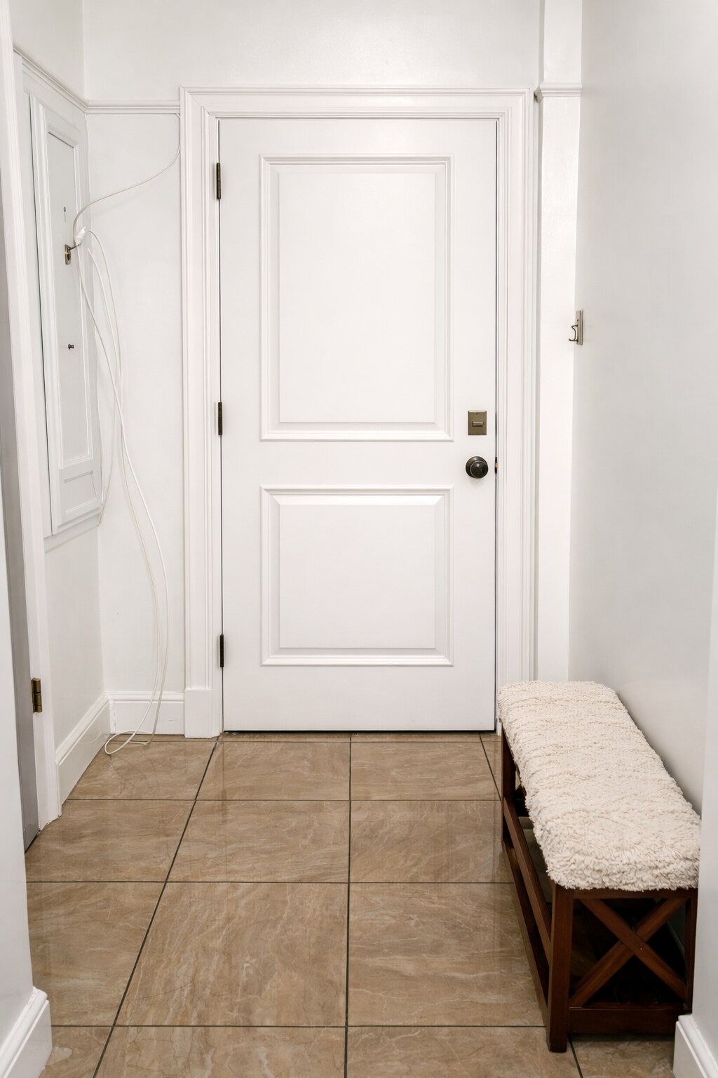 Foyer - 3718 Park Ave