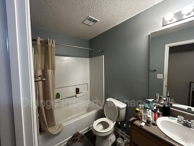 Building Photo - 1121 Harts Ridge Dr