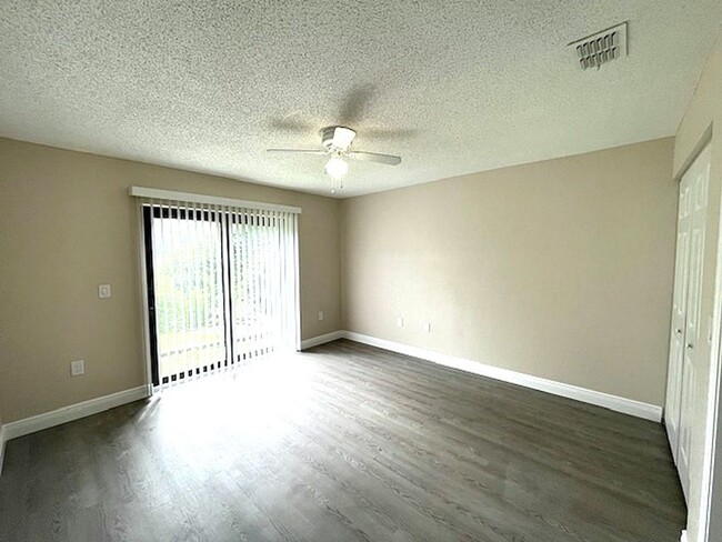 Building Photo - Welcome home to this charming 2-bedroom, 2...