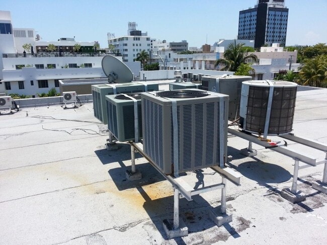 Building Photo - 1725 James Ave