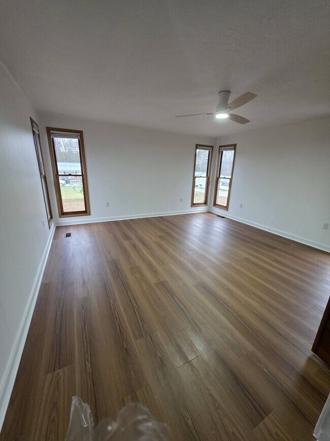 Building Photo - 986 Old Mail Rd