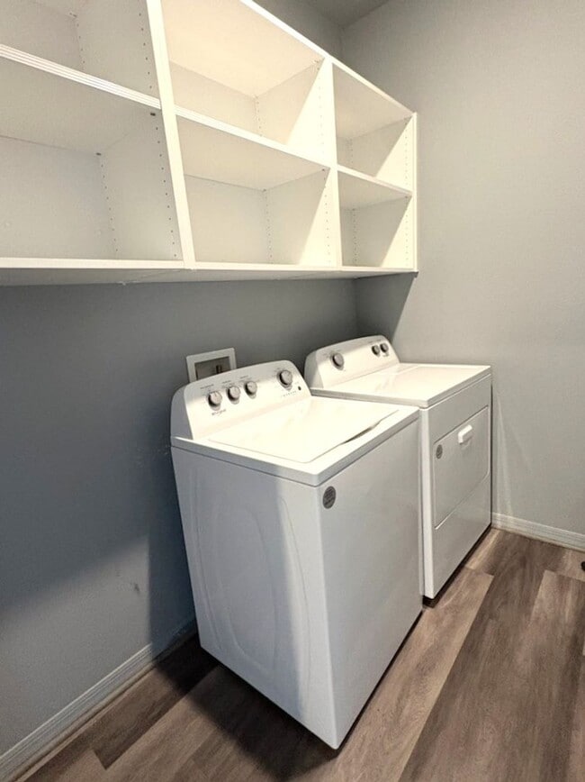 Building Photo - Gorgeous 2 Bedroom Home with Office!