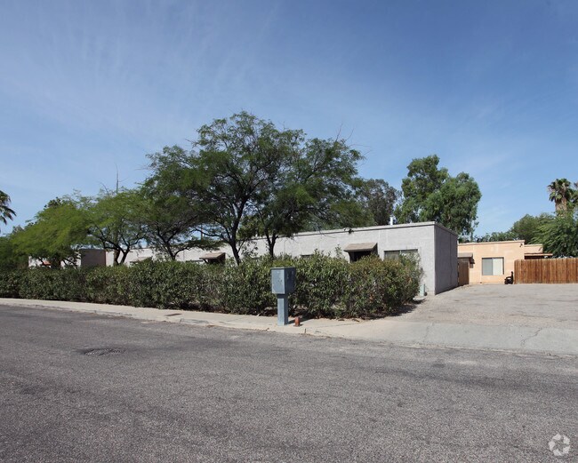 Primary Photo - 751-755 E Blacklidge Dr