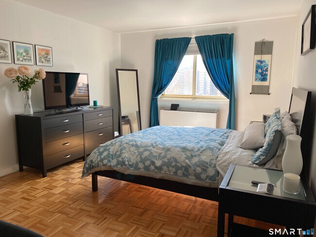 Building Photo - 143 Hoyt St