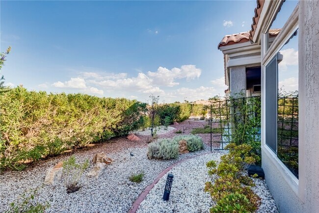 Building Photo - 2508 Sandilands Dr