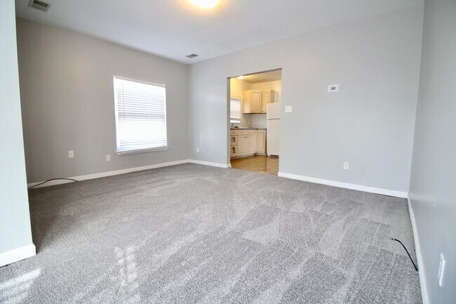 Building Photo - 2047 S Parent Ave