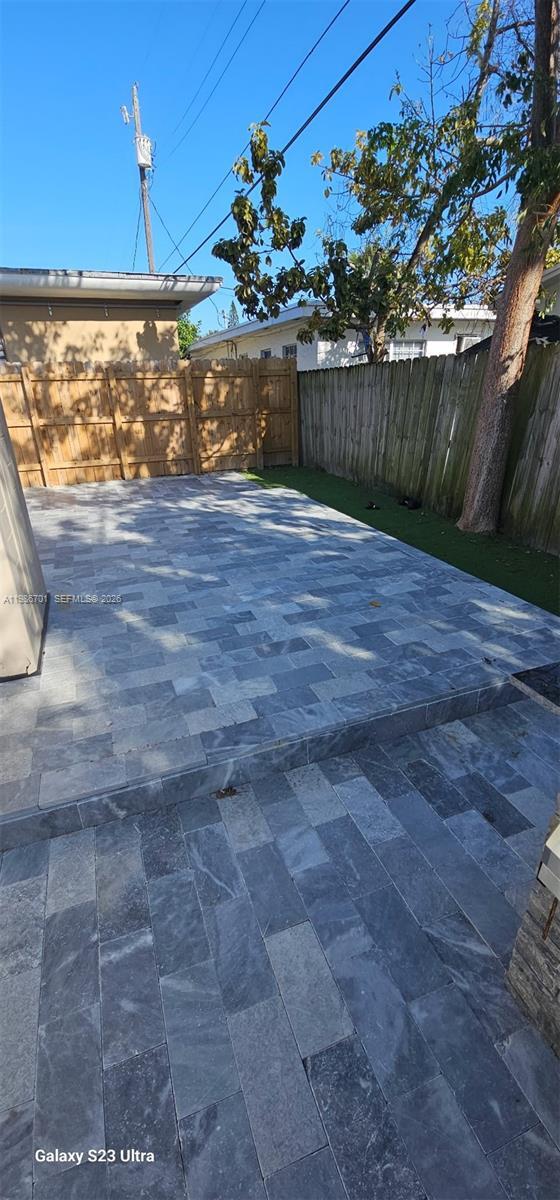 Building Photo - 622 NE 6th St