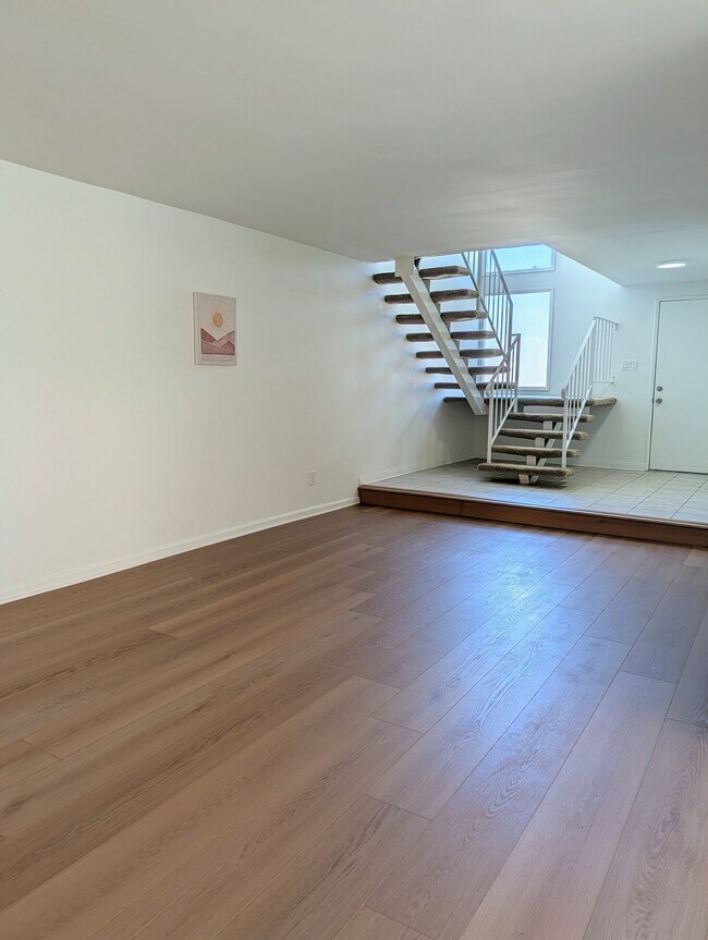 Building Photo - 2890 W 235th St