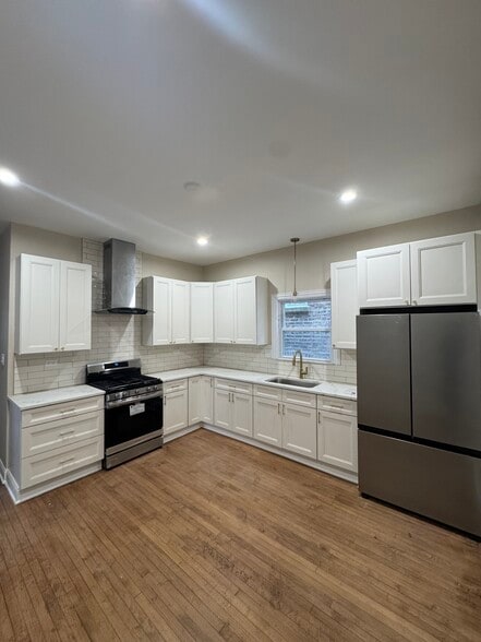 Kitchen - 5335 W 23rd Pl