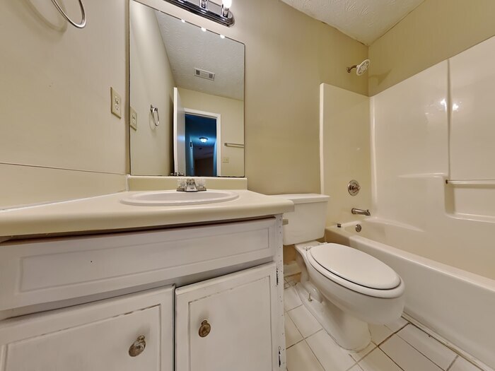 Building Photo - 411 Fieldgreen Dr