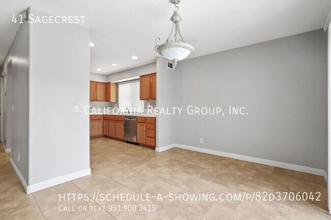 Building Photo - 41 Sagecrest-