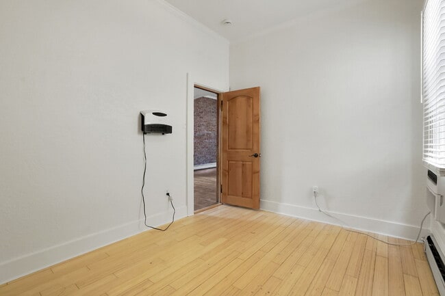 Building Photo - 2 Bedroom / 1 Bathroom - Rino / Downtown D...