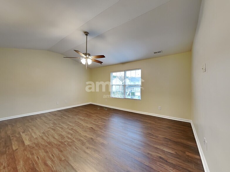 Building Photo - 3012 Cardinal Lake Dr