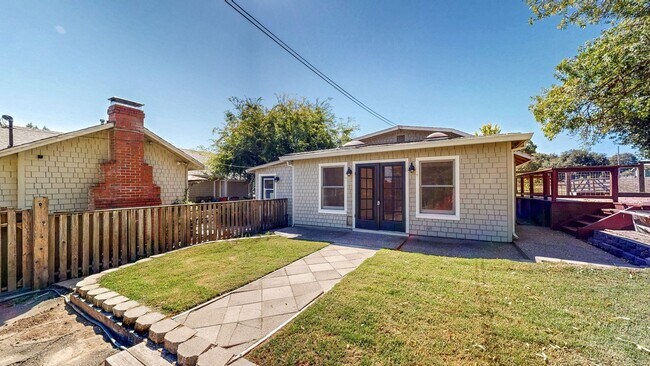 Building Photo - 7470 Mirabel Rd