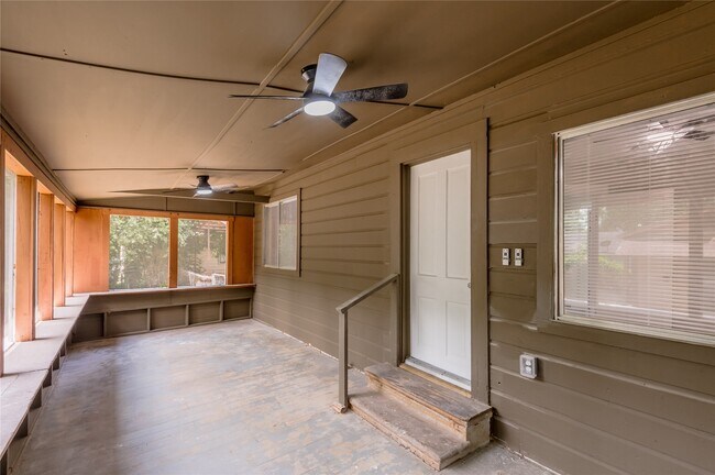 Building Photo - 1107 W Dogwood St