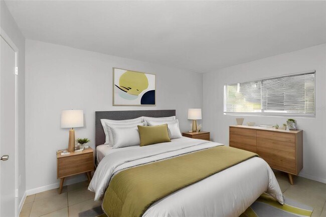 Building Photo - 2000 15th Ct NW