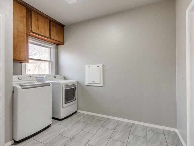 Building Photo - Renovated 3-bedroom, 2-bath home located in the heart of Edmond!