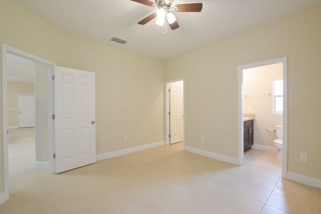 Building Photo - 517 Blackbird Ln