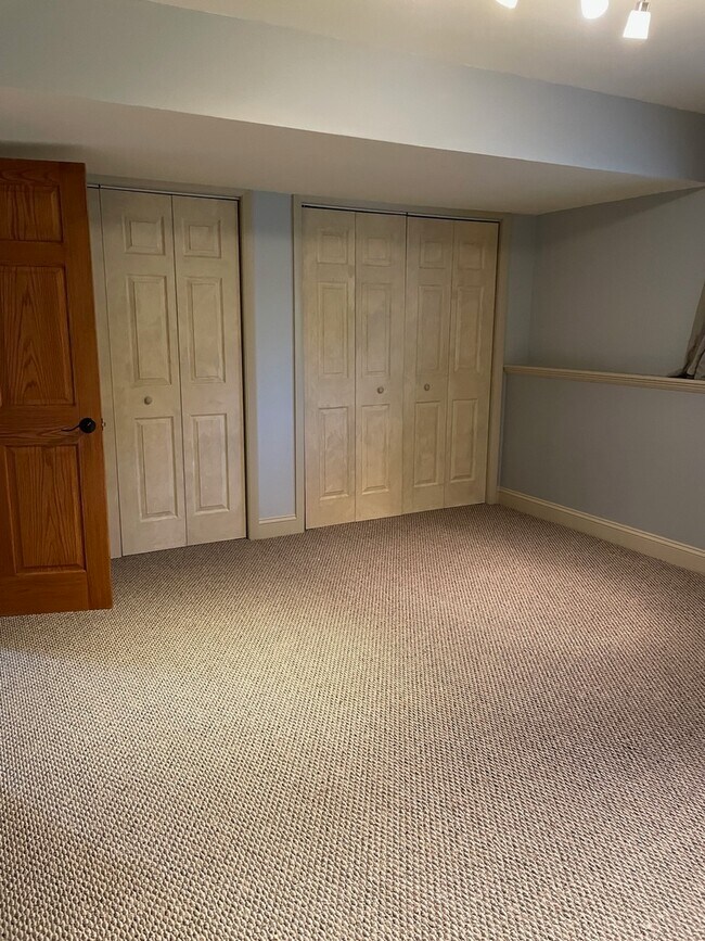Building Photo - 4504 Normandy Dr