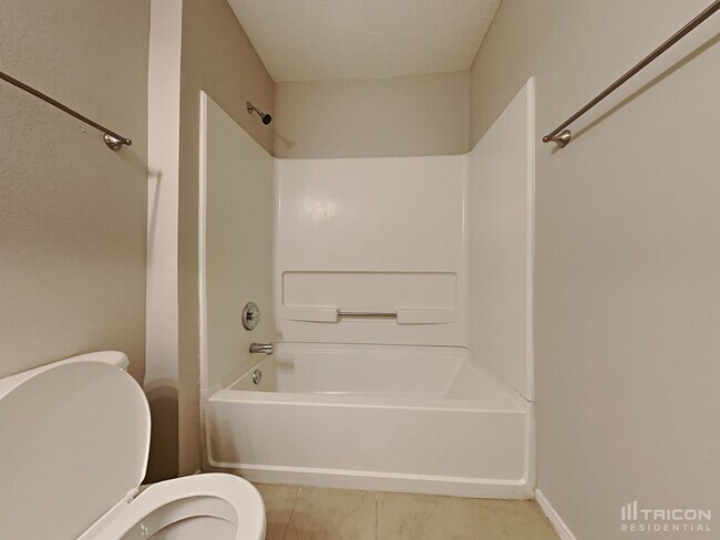 Building Photo - 4512 Merlot Dr