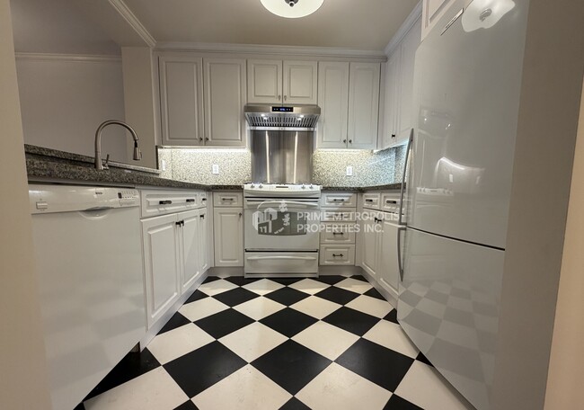 Building Photo - 600 Chestnut St