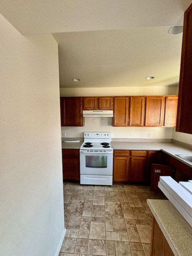 Building Photo - Spacious 3-Bedroom Condo with Bridger View...