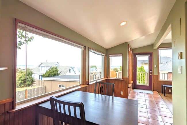 Building Photo - 3022 Federal Ave