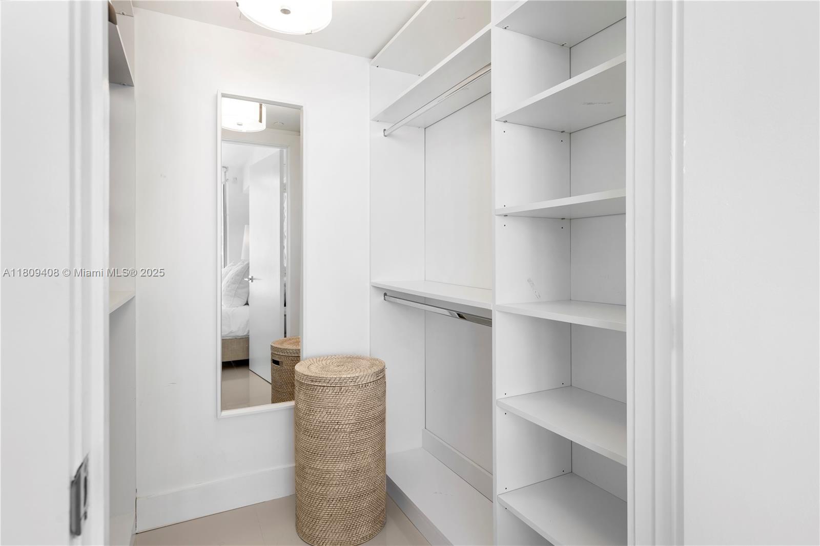 Building Photo - 495 Brickell Ave