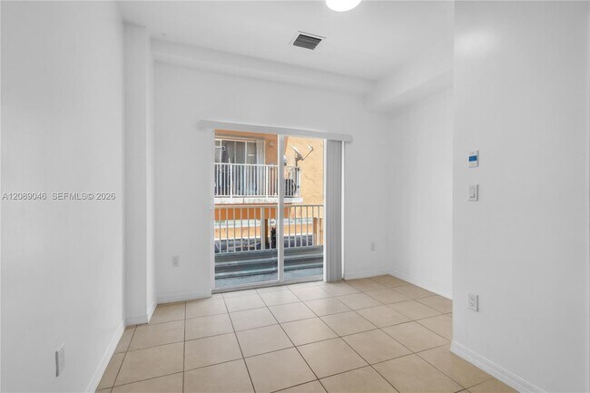 Building Photo - 928 SW 3rd St