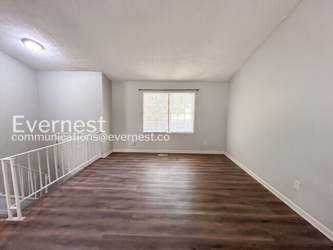 Building Photo - 3Bed/2Bath/Available Now!