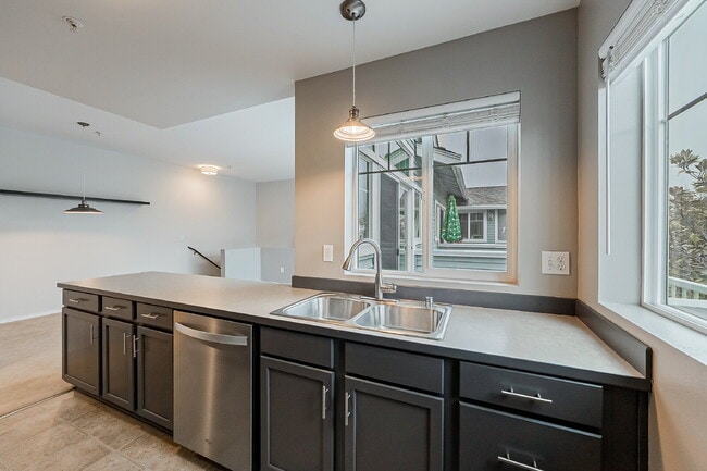 Building Photo - Looking for a place to call home, look no further.  Move-in ready, call and schedule a showing.