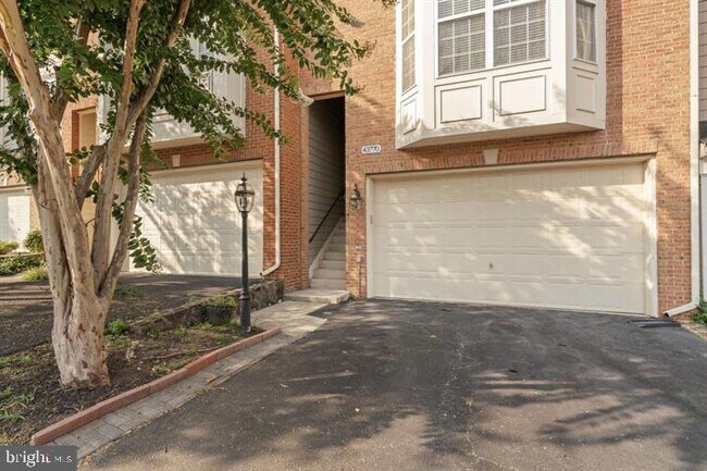 Building Photo - 43770 Lees Mill Square