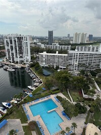 Building Photo - 2500 Parkview Dr