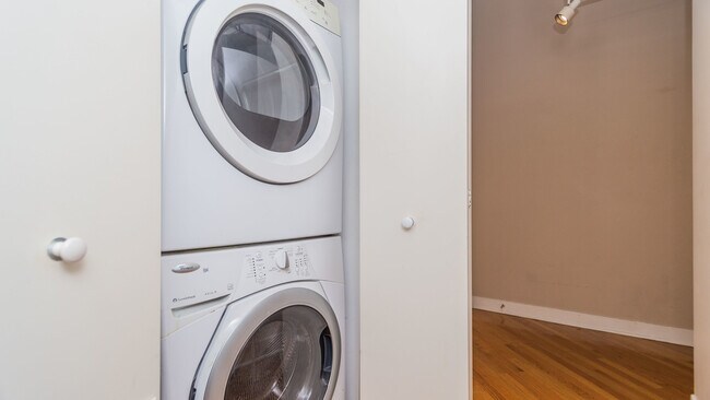 Building Photo - 411 W Ontario St