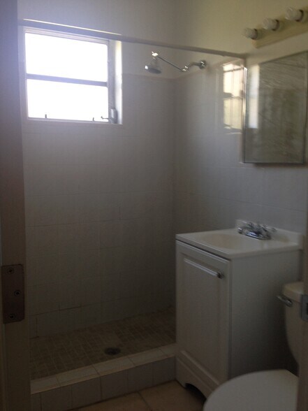 Building Photo - 3112 SW 22nd Ter