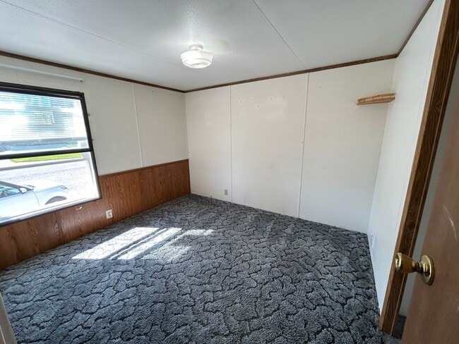 Building Photo - 3 Bed 2 Bath Mobile Home W/ Many Amenities...
