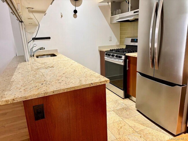 Building Photo - 41-26-41-27 27th St