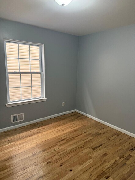 Building Photo - 535 S 18th St