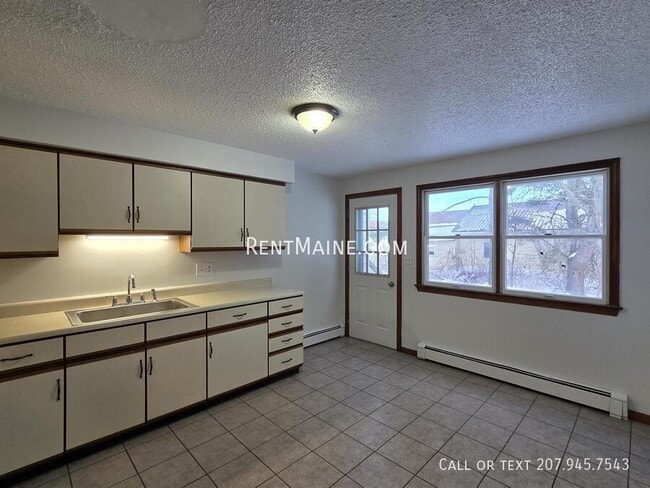 Building Photo - 2 Hartley St