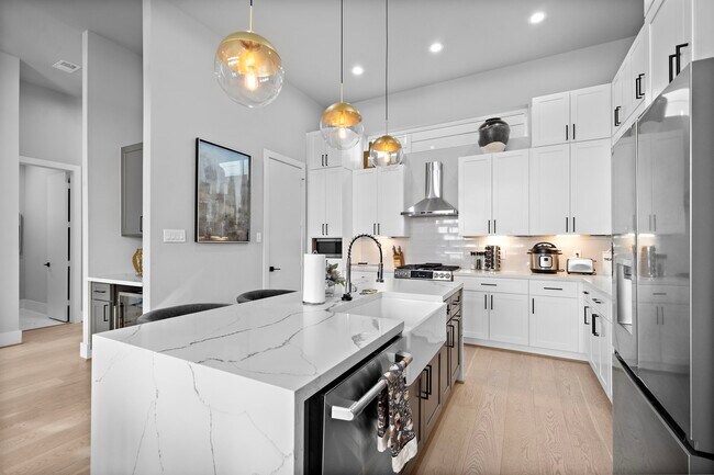 Building Photo - 3513 Hutchins St