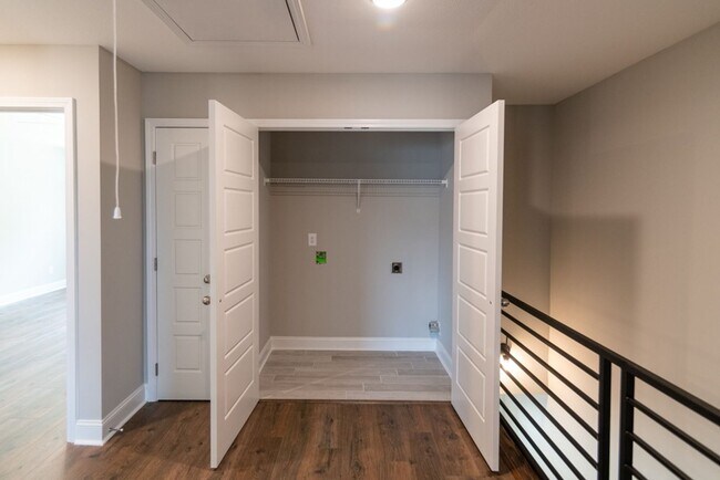 Building Photo - Contemporary 3-Bedroom Beauty with Walk-In Closet and Tile Shower Retreat
