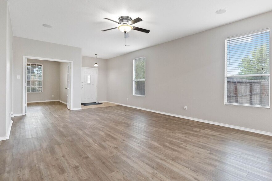 Building Photo - 3637 Double Diamond