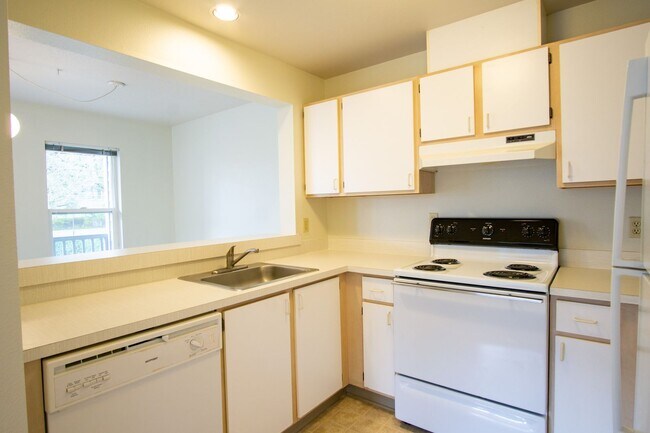 Building Photo - Lair Hill: Great 2 Bed 2 Bath with DW, W/D...