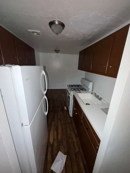 Building Photo - 14815 Euclid Ave