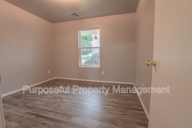 Building Photo - 414 Calla Lily Ln